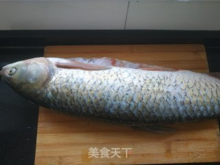 家常炖草鱼的做法步骤：1