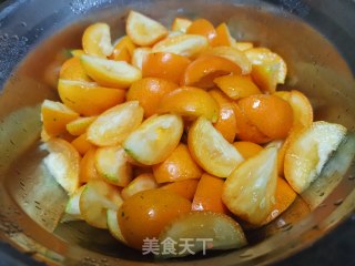 冰糖金桔水的做法步骤：2
