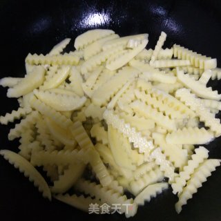 风味狼牙土豆条的做法步骤：4