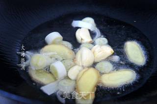 酱炖鲫鱼的做法步骤：2