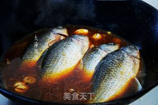 酱炖鲫鱼的做法步骤：5