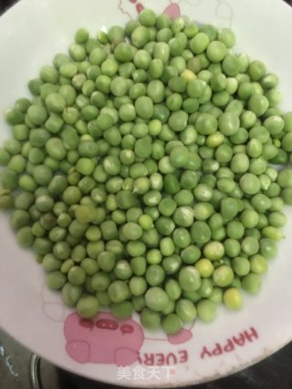 青豆炒二刀腊肉的做法步骤：1