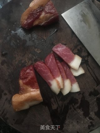青豆炒二刀腊肉的做法步骤：2