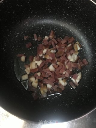 青豆炒二刀腊肉的做法步骤：3
