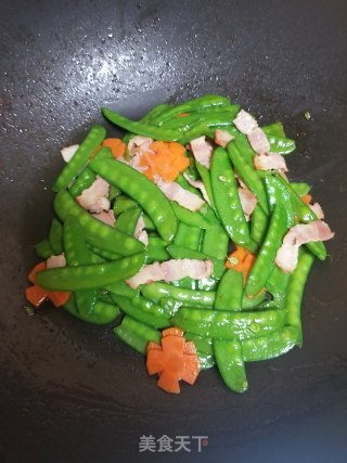 #春日应季美食#小炒培根荷兰豆的做法步骤：7