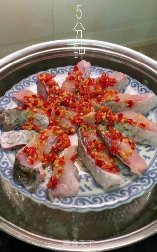 剁椒鱼腩的做法步骤：2