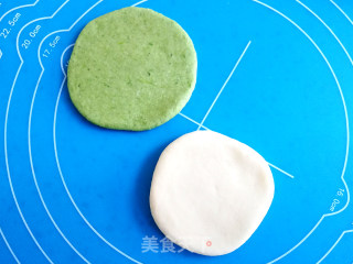 菠菜蝴蝶结卡通馒头的做法步骤：2
