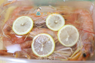 10个月以上辅食紫菜粉烤虾的做法步骤：1