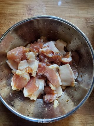 五花肉烧白菜黑木耳的做法步骤：2