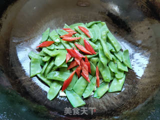 清炒荷兰豆的做法步骤：4