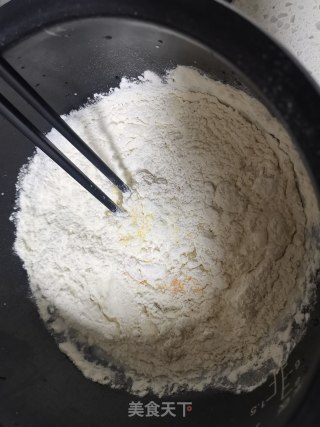 柔软拉丝的淡奶油吐司面包的做法步骤：1