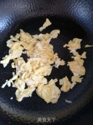 菠菜梗炒鸡蛋的做法步骤：3
