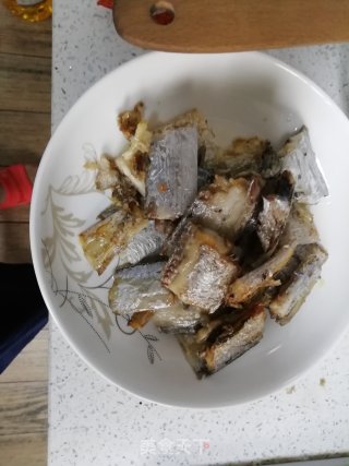 红烧带鱼的做法步骤：2