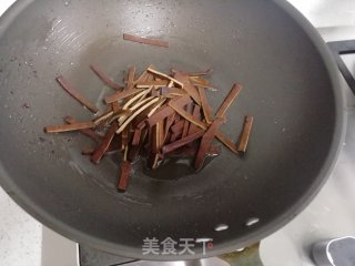 大蒜炒豆干的做法步骤：2