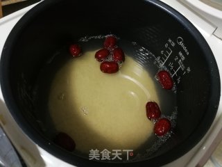 小米红枣苹果粥的做法步骤：2