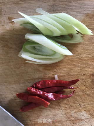 炝炒白菜的做法步骤：2