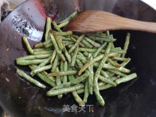 干煸豆角的做法步骤：4