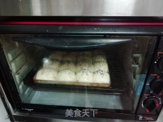 葡萄干小餐包的做法步骤：12