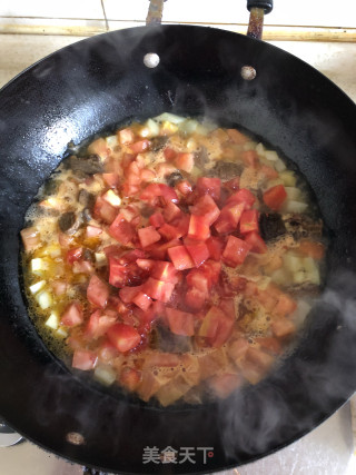 茄汁牛肉烧土豆丁的做法步骤：3