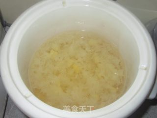 银耳水果羹的做法步骤：1