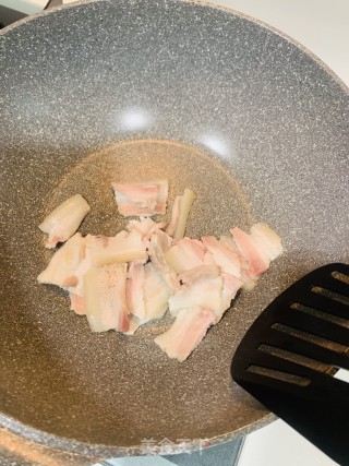 蒜苗豆干回锅肉的做法步骤：2
