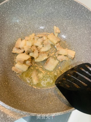 蒜苗豆干回锅肉的做法步骤：3
