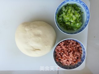 葱香饼的做法步骤：1
