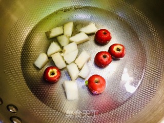 雪梨山楂糖水的做法步骤：4