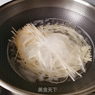 鸡汤面的做法步骤：3