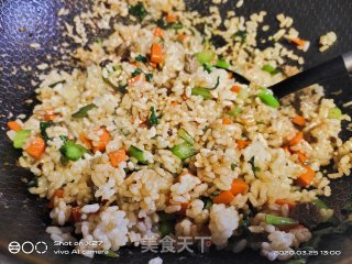 菜心牛肉炒饭的做法步骤：5