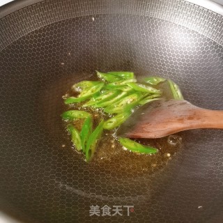 香肠炒豆干的做法步骤：3