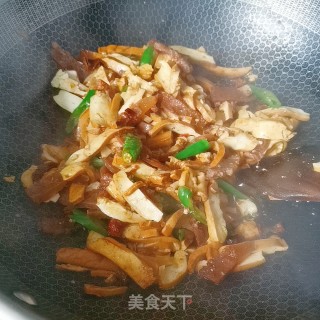 香肠炒豆干的做法步骤：6