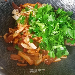 香肠炒豆干的做法步骤：7