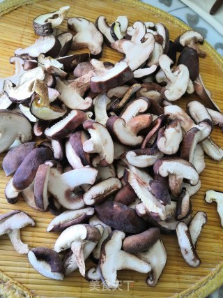 宝宝辅食-自制香菇粉的做法步骤：2