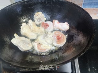 面包碗红咖喱菠萝鸡的做法步骤：2