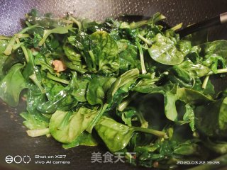 虾仁炒菠菜的做法步骤：3