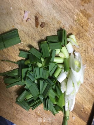 杏鲍菇炒猪耳朵的做法步骤：3