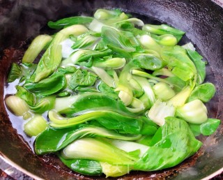 蒜蓉油菜炒蟹足棒的做法步骤：1