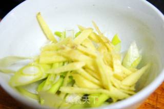葱姜炒大虾的做法步骤：2