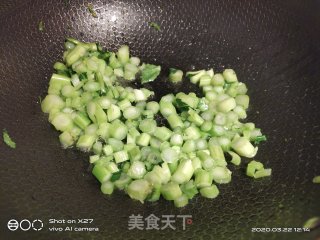 青菜梗蛋炒饭的做法步骤：2