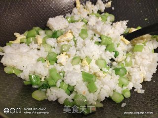 青菜梗蛋炒饭的做法步骤：4