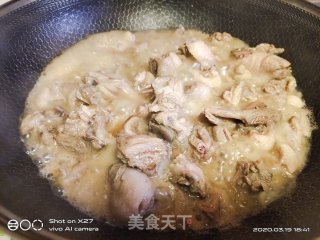 鸭肉焖土豆的做法步骤：2
