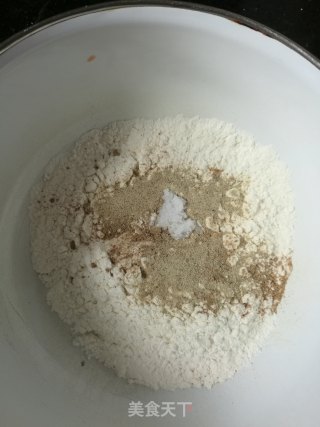 七彩煎蛋饼的做法步骤：1