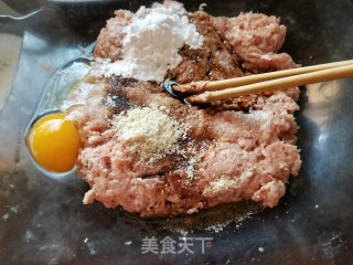 蒲公英猪肉馅生煎包的做法步骤：3