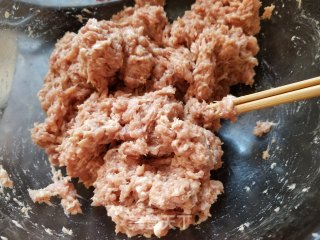 蒲公英猪肉馅生煎包的做法步骤：4