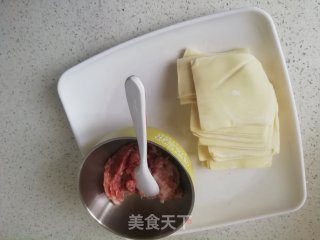 鲜肉馄饨的做法步骤：1