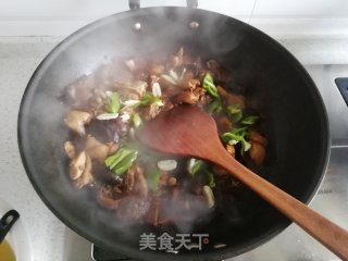 香菇烧鸡腿的做法步骤：8
