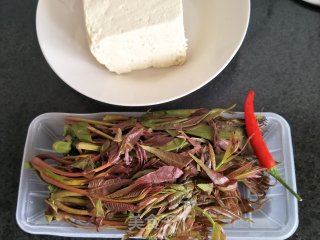 香椿拌豆腐的做法步骤：1