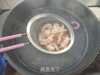 西芹炒虾仁的做法步骤：4