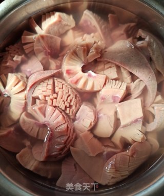 蒜苔辣炒腰花的做法步骤：1